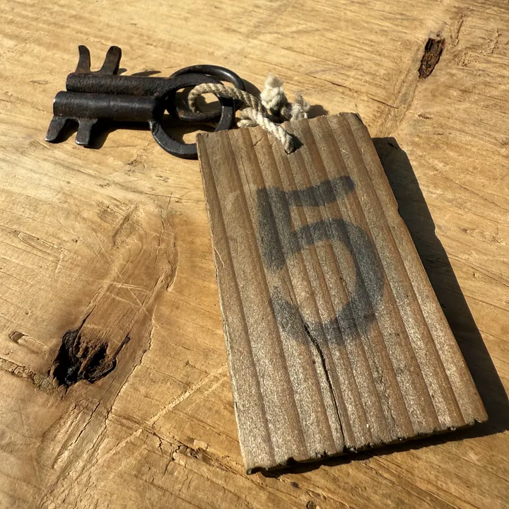 🎎 Antique Japanese dormitory key set - Yamada Room 5 | Japan Antique Roadshow product image (1)