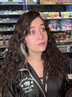 A gas station without gas? ⛽️👀 #nicoledelacruz #nicolemariedlc #pov #storytime #comedy 