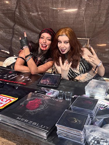 Merch bunnies 🐰🖤🤘.

#fleischkrieg #wastelandweekend