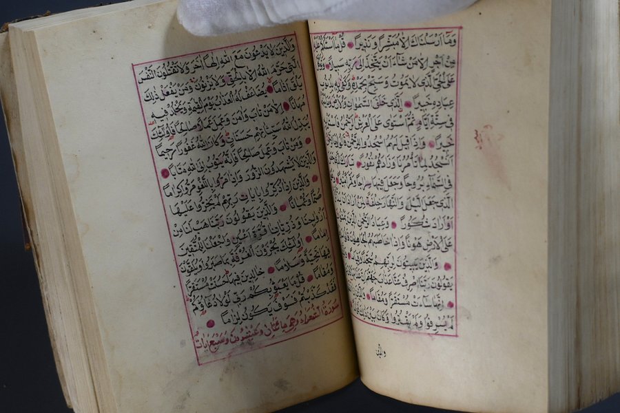مصحف مخطوط ، مكتوب بخط اليد كامل يقدر انه يعود الى النصف الاول من القرن الثامن عشر product image (4)