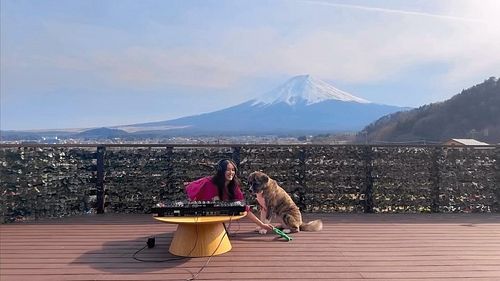 Having fun with Luna in our new video!🐶✨

Melodic Groovy Deep House Music Mix - Chill Mt. Fuji Set 🗻