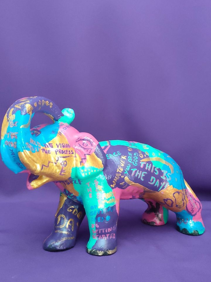 Estátua de Elefante em Cerâmica Exclusiva - Arte Única para Inspirar e Decorar product image (1)