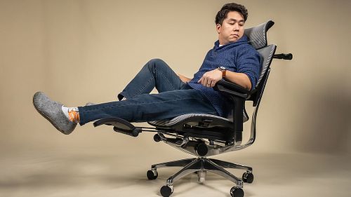 Which thumbnail looks best? 
New Video is Up- I tested Japan’s #1 Ergonomic Chair! 
Link in bio!