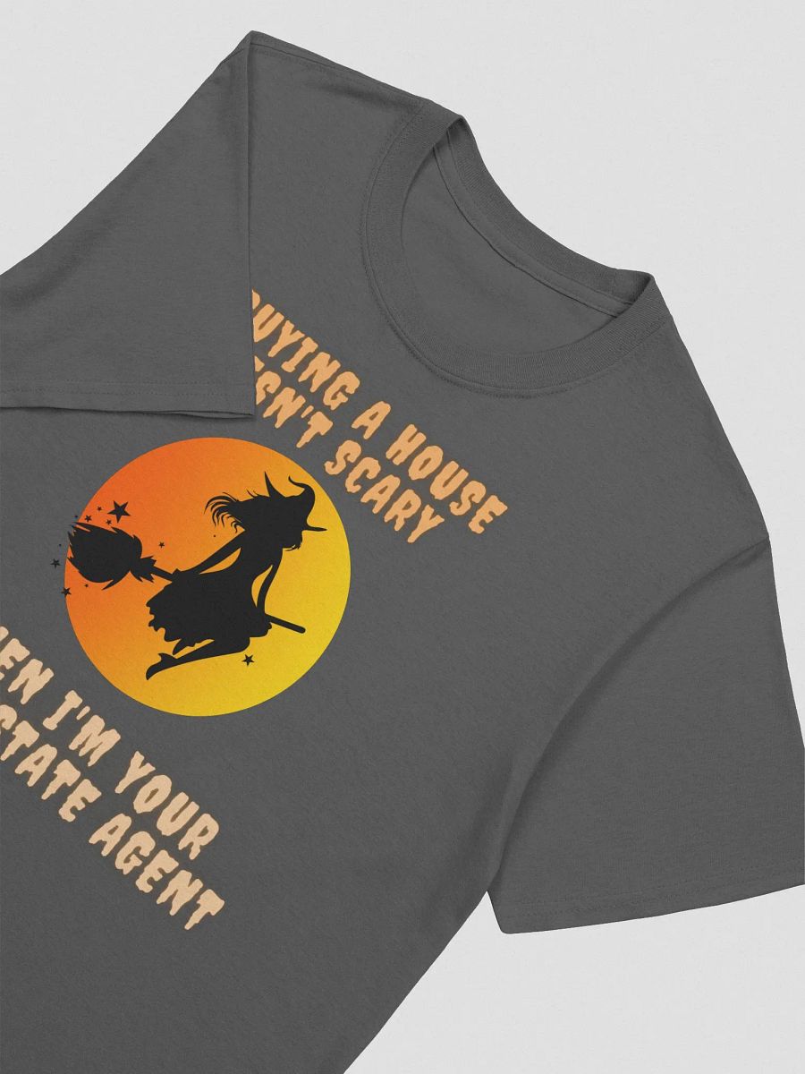 T-Shirt- Buying a house isn't scary when I'm your real estate agent product image (3)