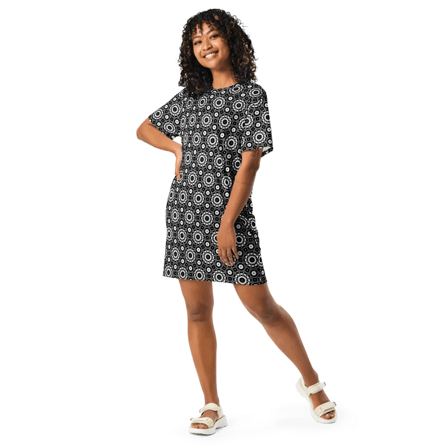 Abstract Monochrome Circles T Shirt Dress product image (9)