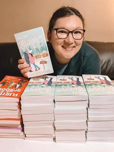 Who loves signed books?

These are all signed and headed to bookstores! Thank you @heabookboutique @shelflovedsm and @thewell...