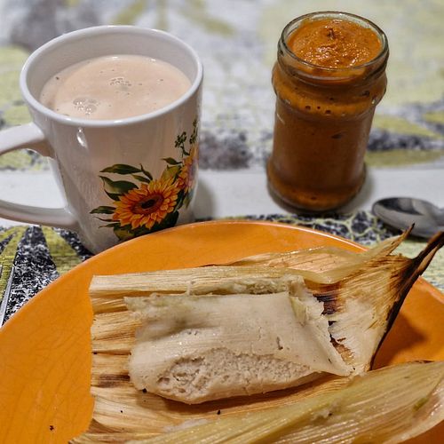 Nada como empezar el día con un tamalito y un rico champurrado hecho en casa... #México #tradicionmexicana #ComidaMexicana