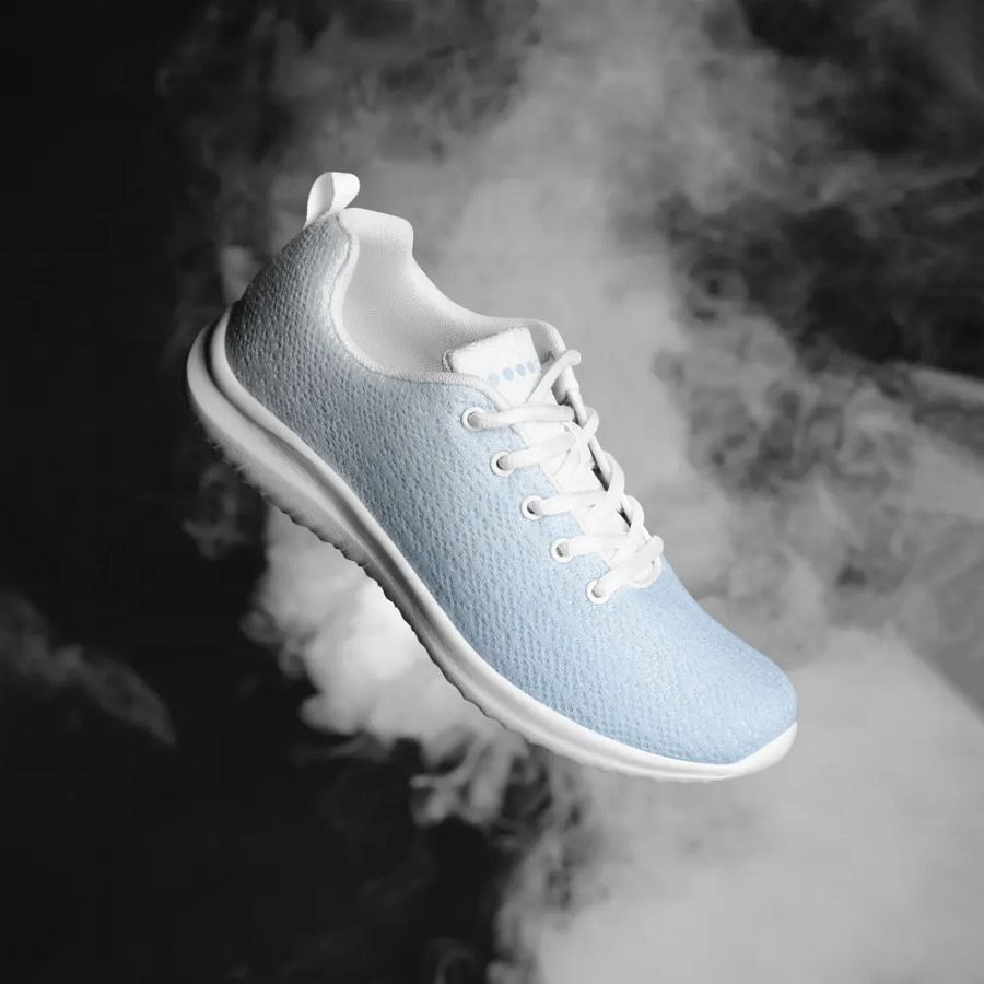 woman athletic shoes product image (12)