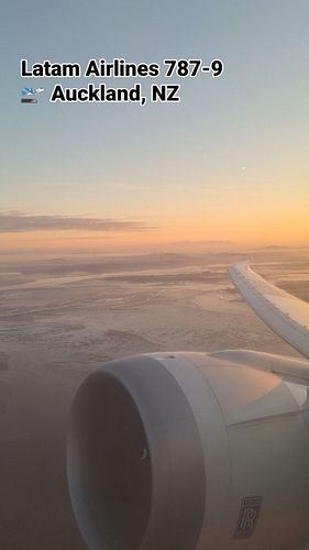 @latamairlines Boeing 787-9 sunrise departure for Sydney

@aucklandairport @sydneyairport #sunrise #goldenhour #golden #787 #...