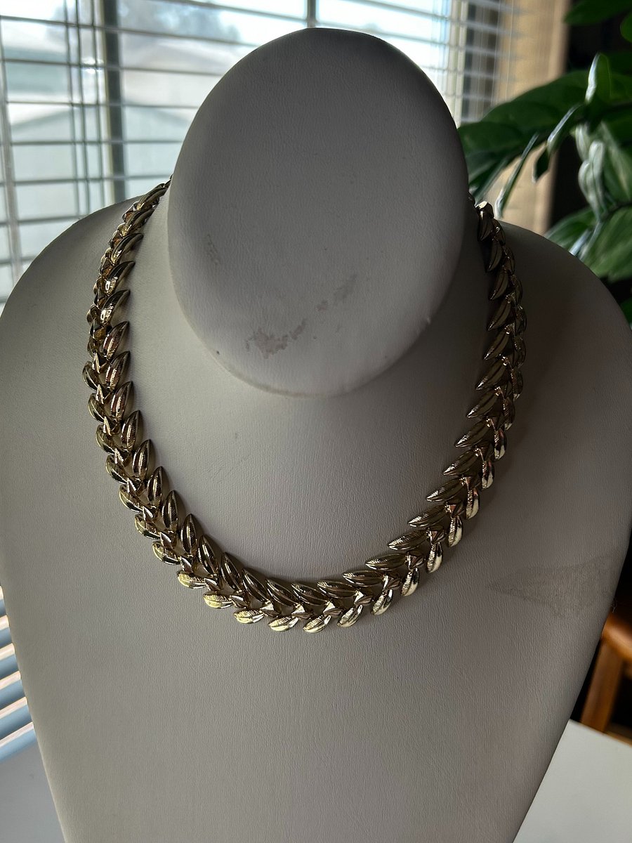 Vintage Coro Gold Tone Leaves Choker Necklace product image (6)