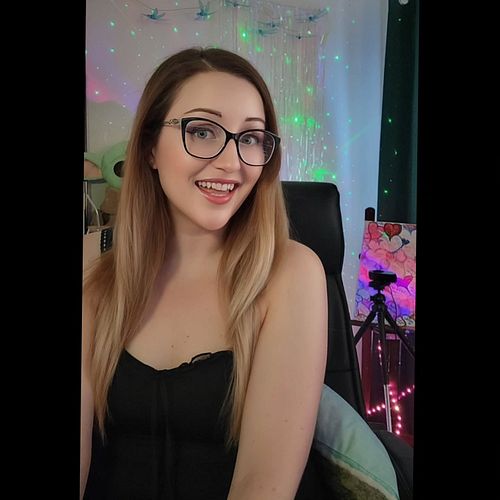 I'm live tonight all over the interweb!
Take your pick. 

| DahliaTheHologram |
| Twitch | YouTube |
| X | TikTok |

All link...