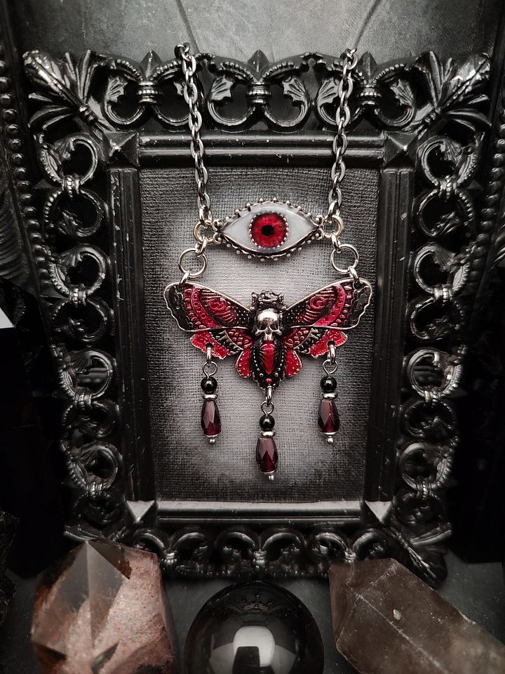 Familiars - Blood Shroud Moth product image (1)
