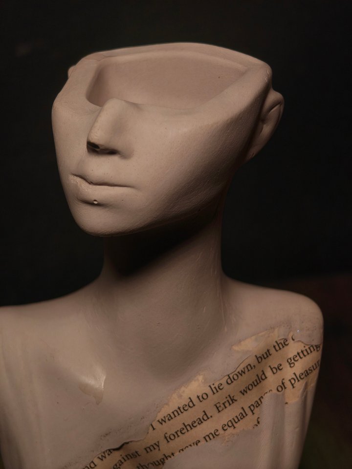 The Story Vase product image (1)