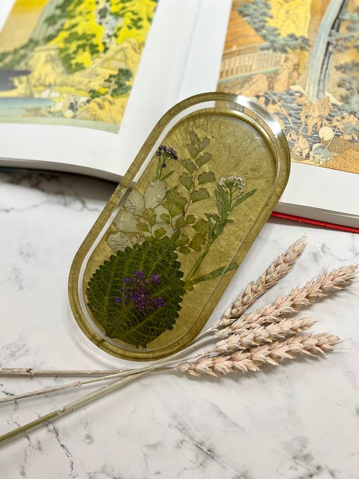 Metallic Gold Pigment, Green Leaves, and Purple Flower Oval Resin Tray product image (1)