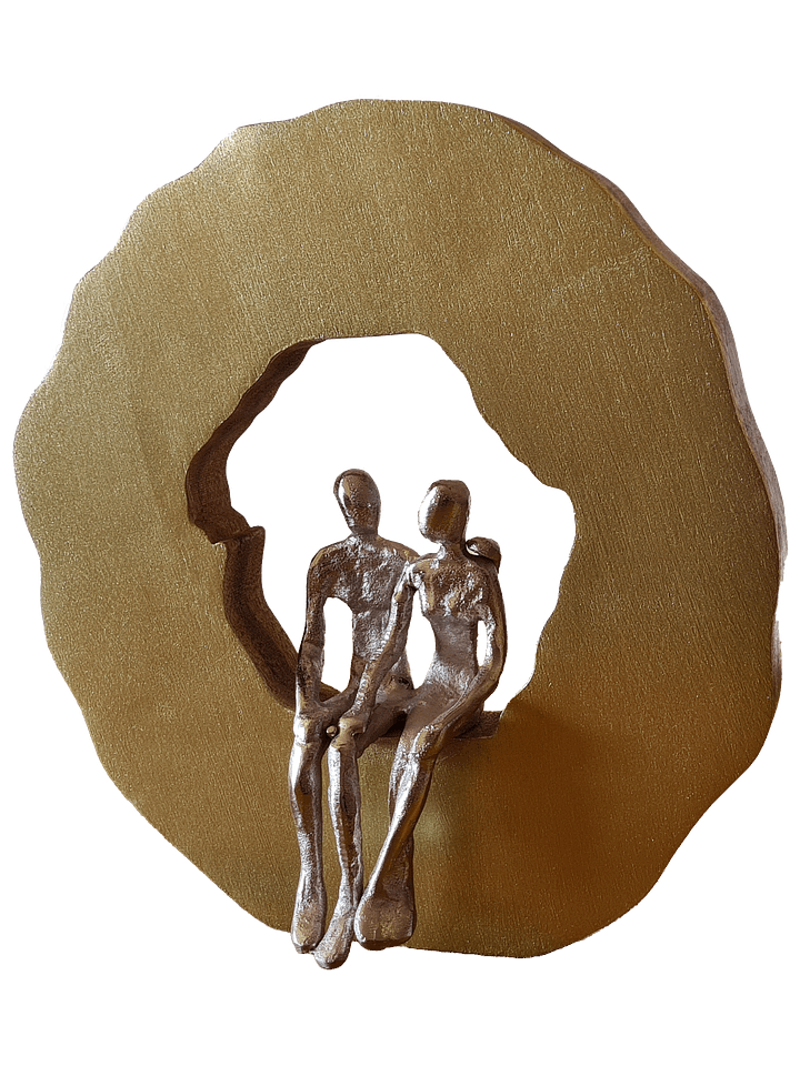 Goldene Hochzeit Geschenk | Handgefertigte Mangoholz Skulptur | Front Gold mit Metall Paar | Personalisierbare Lasergravur | Deko | 33x30 cm product image (1)