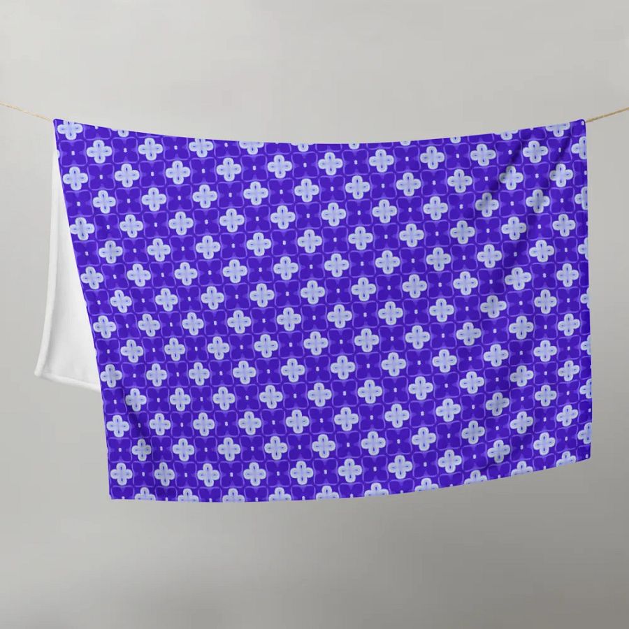 Purple & White Seamless Patterned Throw Blanket product image (2)