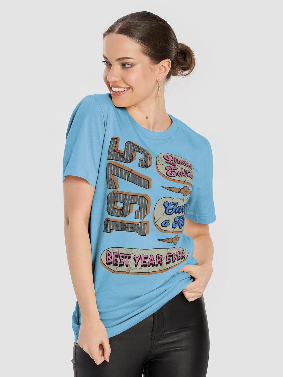 Limited Edition 1975 Vintage Text Graphic Tee product image (41)