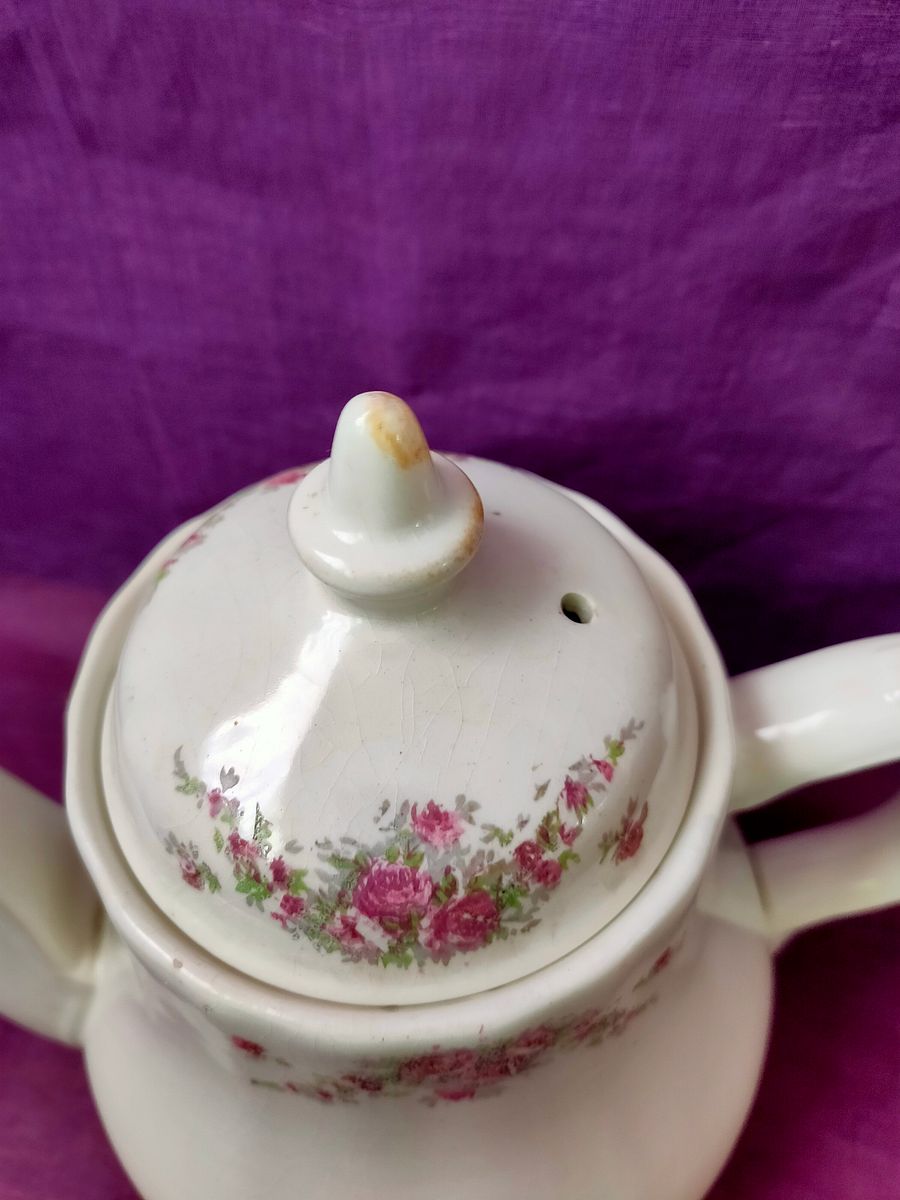 Bule Amélia - rainha de Portugal, Bule antigo com pequenas rosas, arranjo de rosas, século XIX product image (4)
