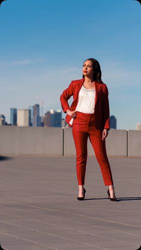 📍Build your empire x 7. 👔 Fit: Power Red @christopher_cuozzo 📸 Foto: @anselmestudios