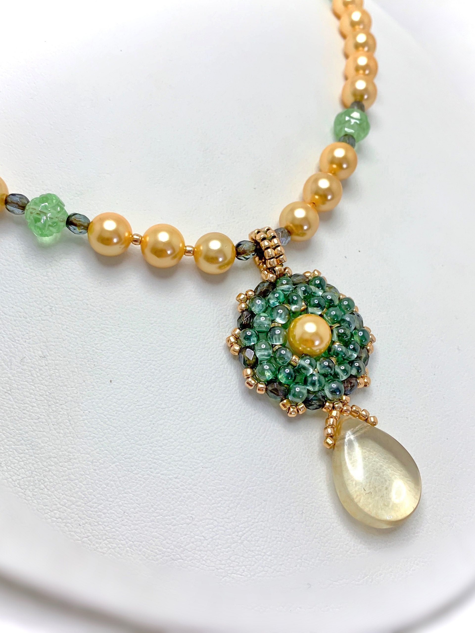 Majesty Beaded Necklace and Earrings Set - Yellow product image (3)