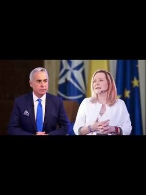 love wins in the end?? ☮️ 💕 🕊      tricouri in bio 😎 @elena.lasconi @calingeorgescuoficial ##prezidentiale #alegeri #vot #romania🇷🇴 #romania🇹🇩 #pace #chillplease #calingeorgescu #elenalasconi #presedinte