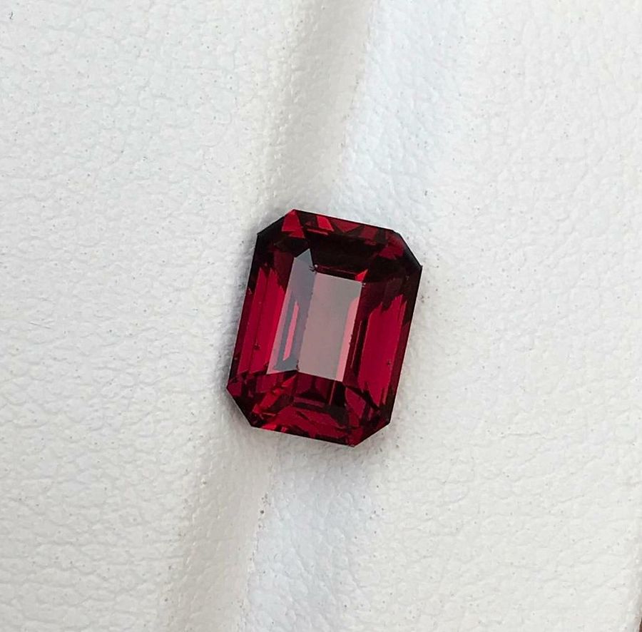 SRILANKAN GARNET DEEP RED COLOR LOOSE GEMSTONE EMERALD CUT, 3.75 CARAT product image (1)