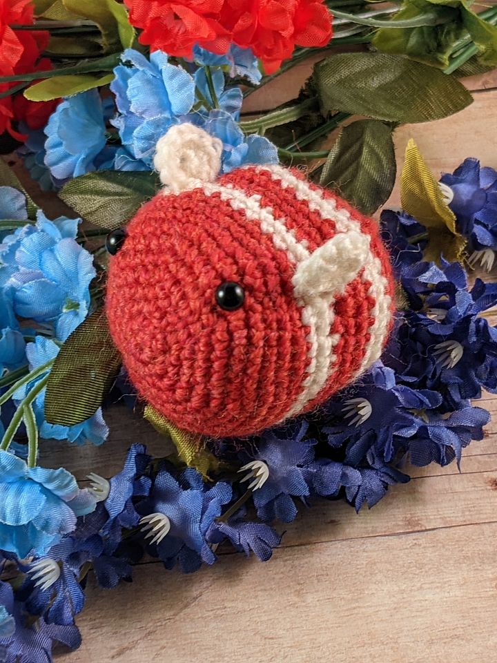 Santa Bee Plush product image (1)