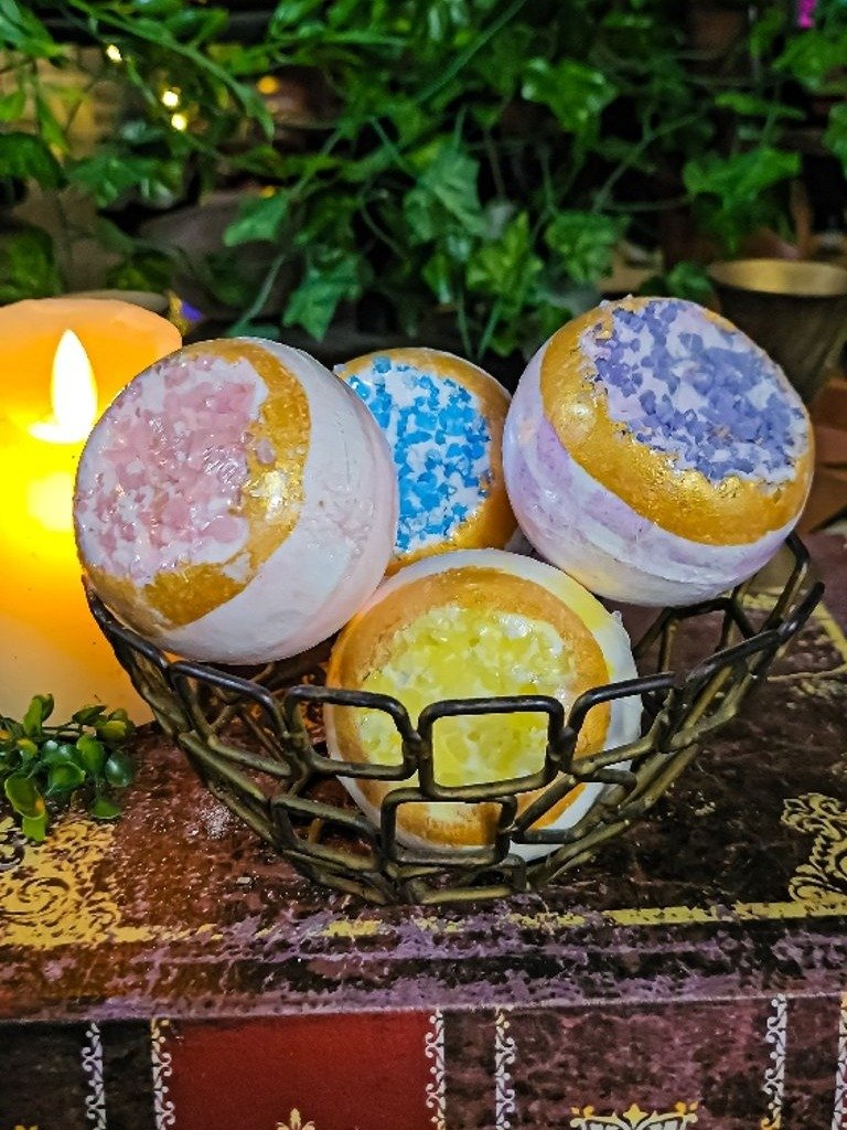 The Armored Kingdom Crown Jewel Crystal Quartz Bath Bomb Fizzers product image (1)