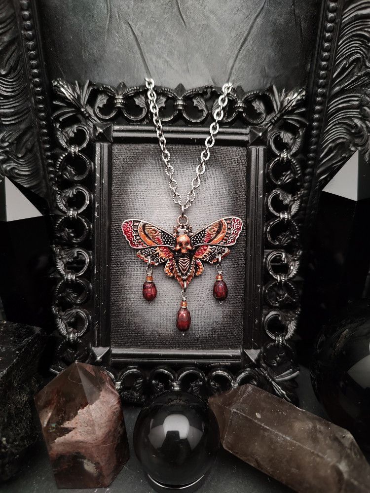 Familiars - Rustfade Moth product image (1)