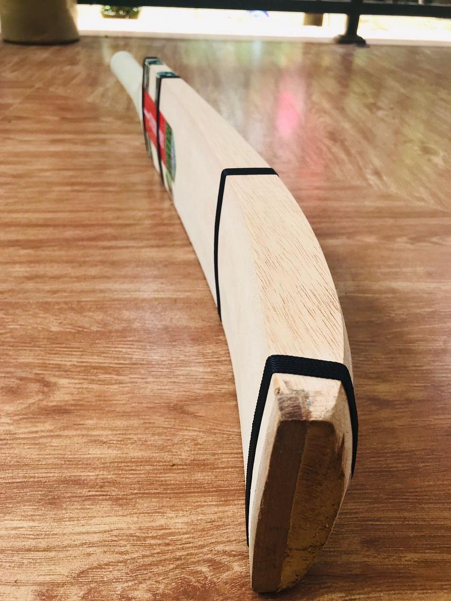Epic Thunderbolt: Sri Lankan Masterpiece - Hard Tennis Ball Cricket Bat (MRI) product image (6)