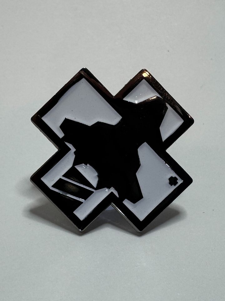 Emblem Pin and Commemorative Photo - 2025 Debut Merch product image (1)