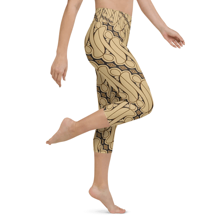 Batik Parang Rusak Capri Yoga Leggings product image (1)