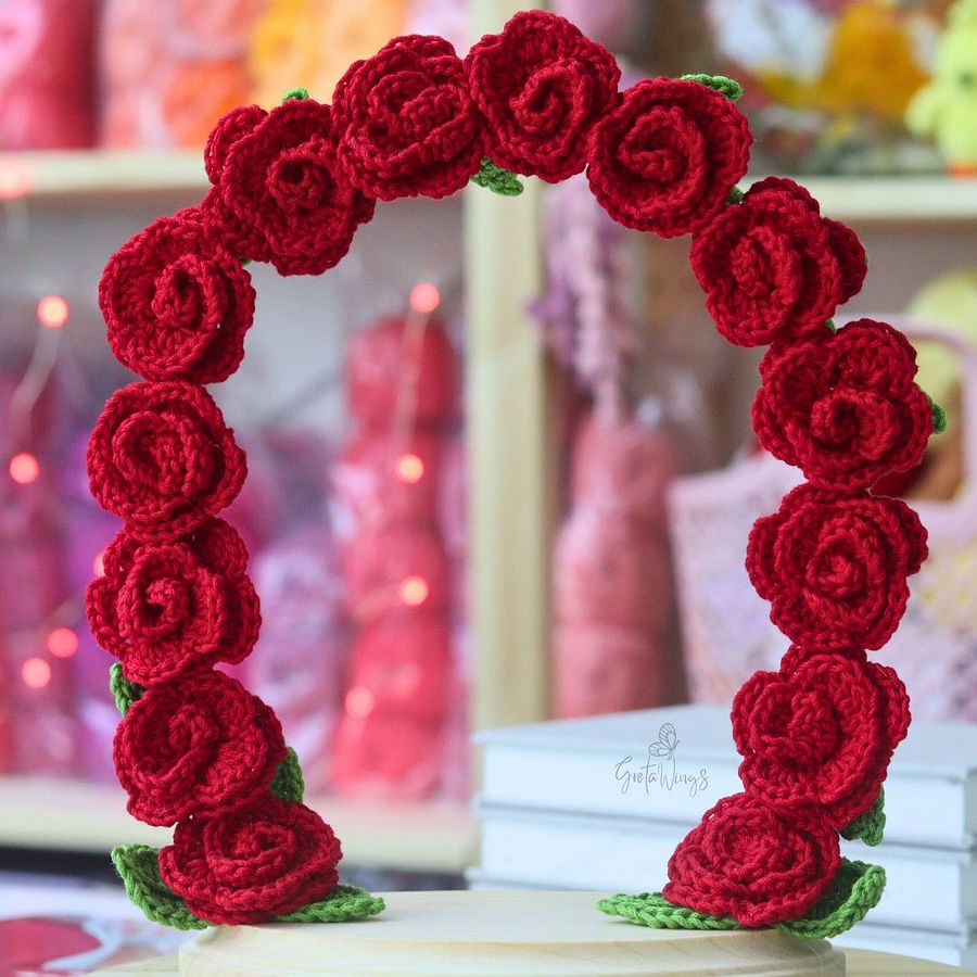 Virgen de Guadalupe Amigurumi Hecha a Mano con Rosas: Un Regalo de Fe y Amor (Descarga Digital) product image (5)