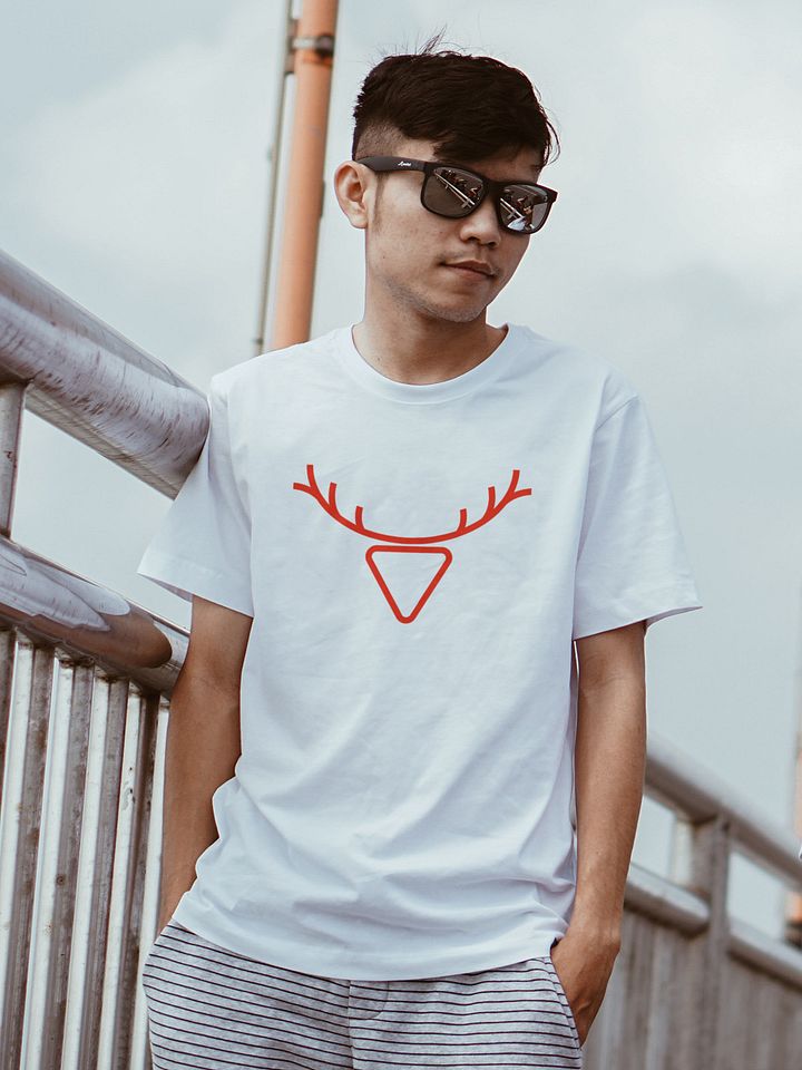 Stylized Antler Outline Graphic T-Shirt product image (2)