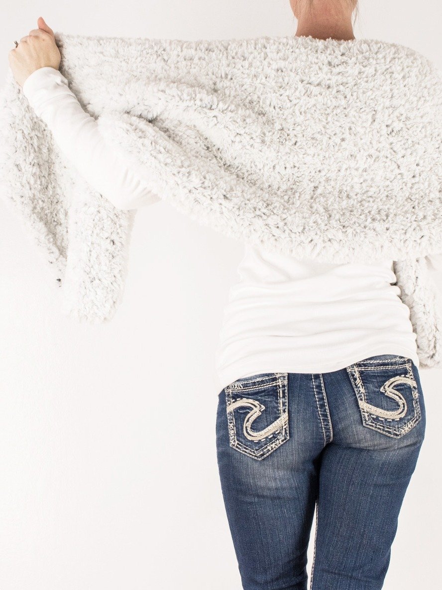 Faux Fur Blanket Scarf Knitting Pattern - Stillness product image (3)
