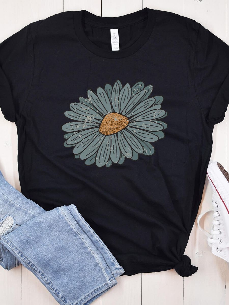 Daisy Flower Shirt Distressed April Birth Month Flower Gift T-Shirt For Her product image (2)