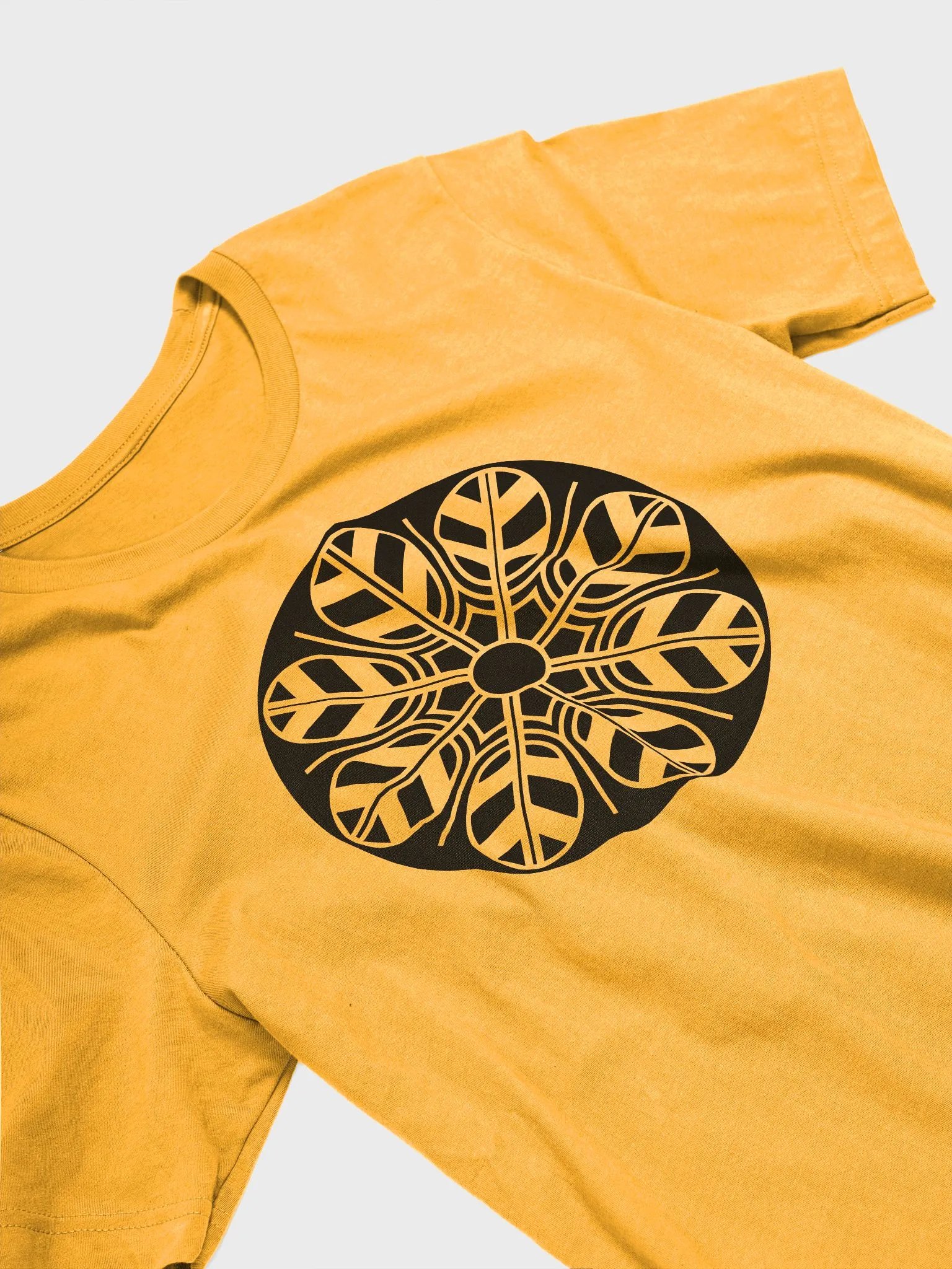 🏷️ Inoue clan Mon T-shirt product image (1)
