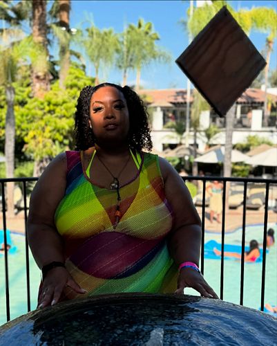 It’s my birthday 🥳 🥰 I’m 39 today. Super thankful. happy. Peaceful 

#birthday #virgo #plussizebeauty #fashionnovacurve