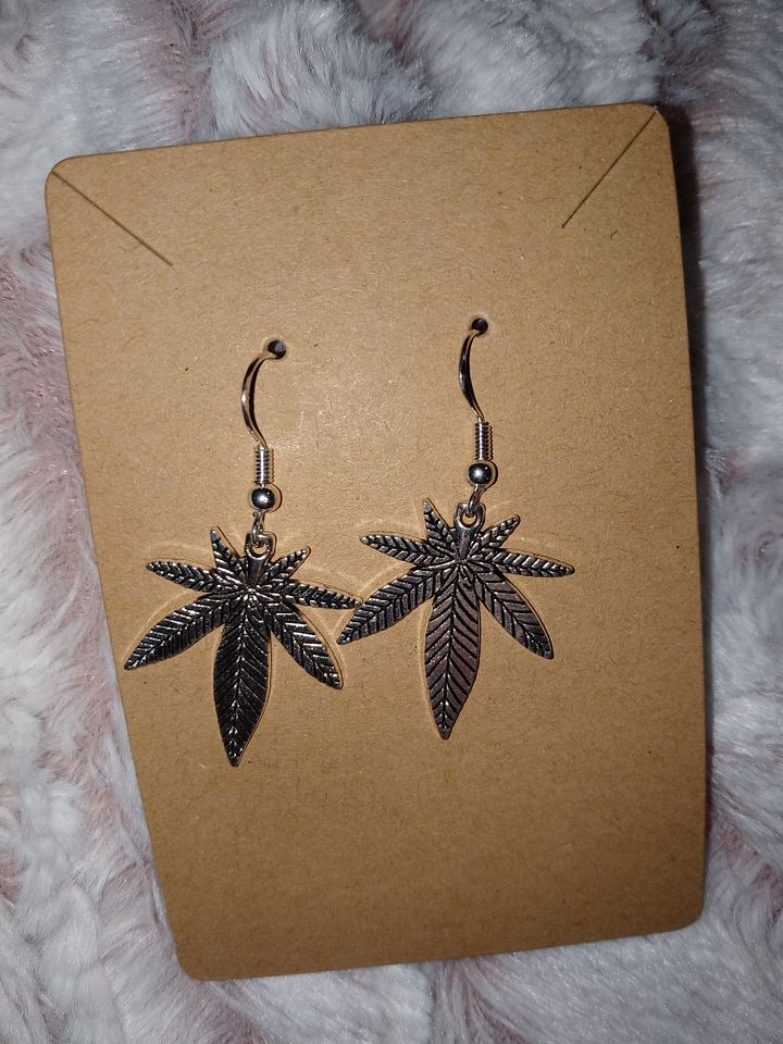 Boss momma 420 earrings product image (1)