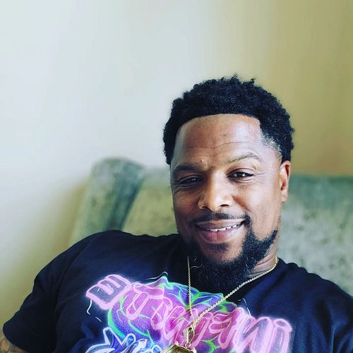 Yoooooo we on Vacation rocking one of the Lojik Graffiti Collection Tees. I'm floored by the new premium store over on Fourth...