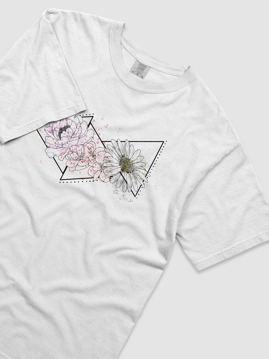 peony, geraniums, and daisy tee product image (13)