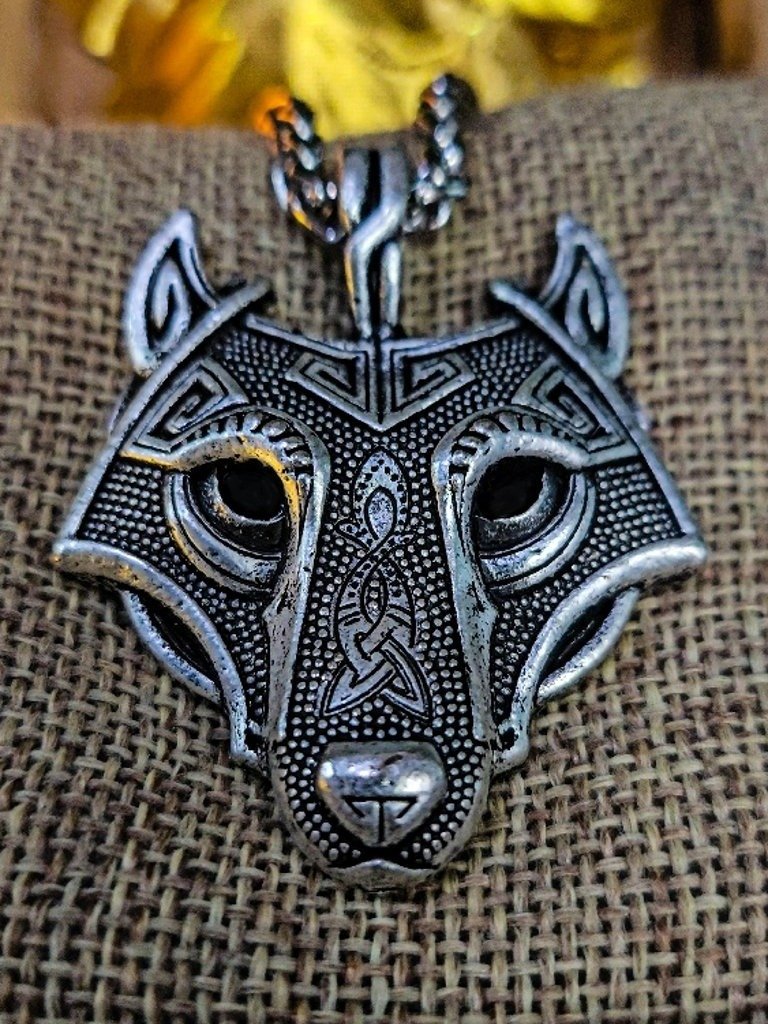 The Armored Kingdom Winterborn Silver Wolf Necklace product image (2)