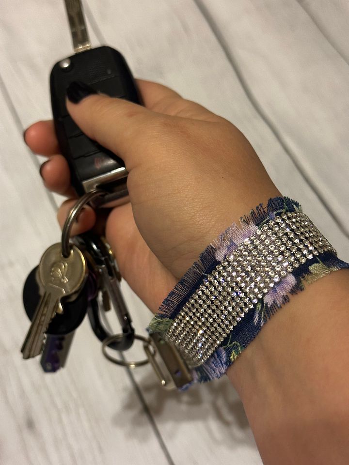Original Floral Wristlet Keychain product image (2)
