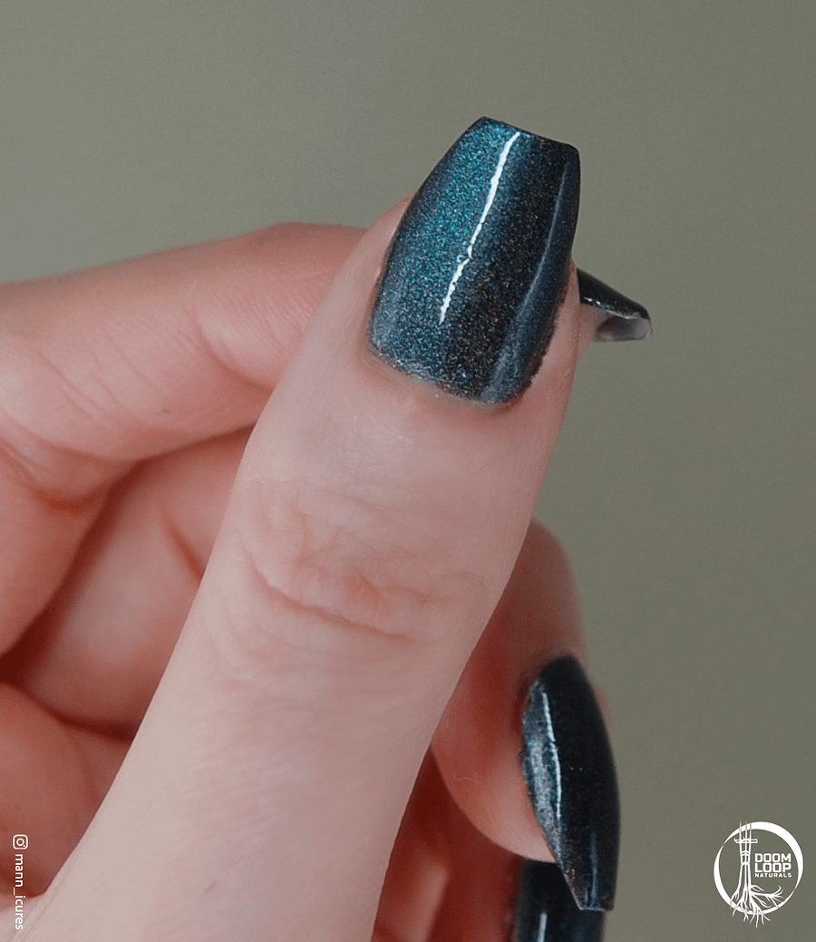 THE WEIGHT OF THE STARS - Deep Blue Black Magnetic Holo Nail Polish product image (9)