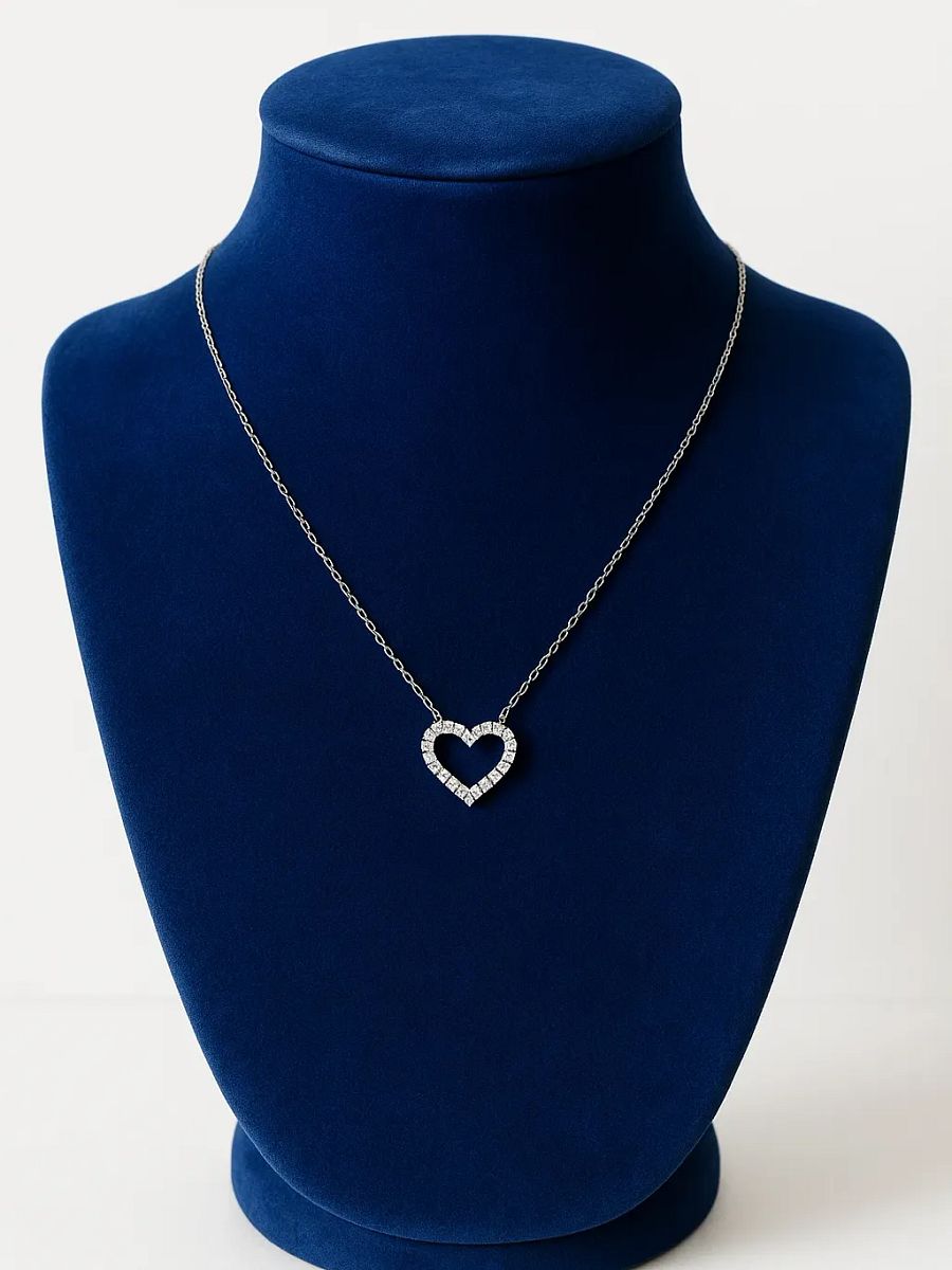The Amoré Necklace product image (5)