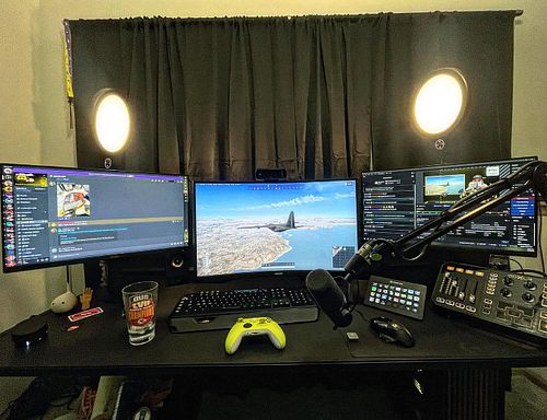 A little studio update! #twitch #streamer #studio @elgato @secretlab @samsung @logitechg @xbox @tchelicon