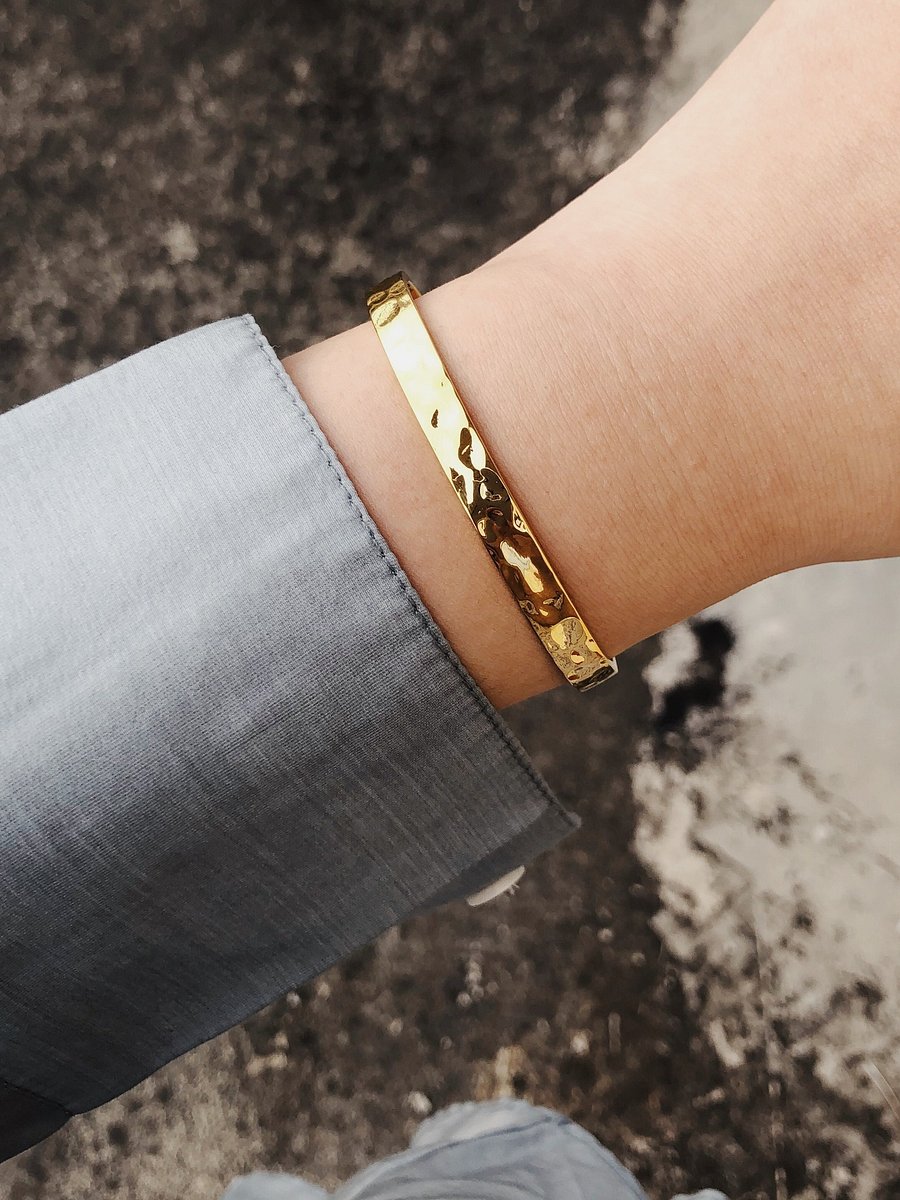 Irregular Hammer Pattern Bracelet | 18K Gold Plated product image (2)