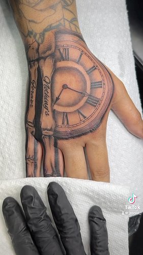 She wanted to change the time in the middle of tattooing. #handtattoo #clocktattoo #tattooideas #ronnyeast