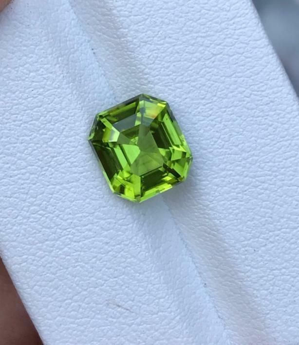 PERIDOT STONE FOR MEN’S RING ENGAGEMENT RING APPLE GREEN COLOR STEP CUT,3.70 CRT product image (3)