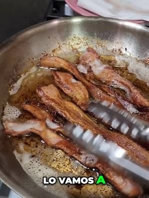 ¡De Tocino a Sopa! Receta FÁCIL que te SORPRENDERÁ          * 4-5 Salchichas Italianas  * 4-5 Papas Amarillas  * 4 Tazas de Col Rizada  * 5 Pedazos de Tocino  * 3 Dientes de Ajo  * 4 Cdas de Mantequilla  * 1/2 Cdta de Pimienta Negra  * 1 Cdta de Sal  * 1/4 De Cebolla  * 1/4 De Queso Parmesano  * 8 Tazas de Caldo de Pollo  * 2 Tazas de Heavy Whipping (Crema para batir) #salchichasytocino #sopadeliciosa #delicious #yummy #tasty #heavycream #cream #facil 